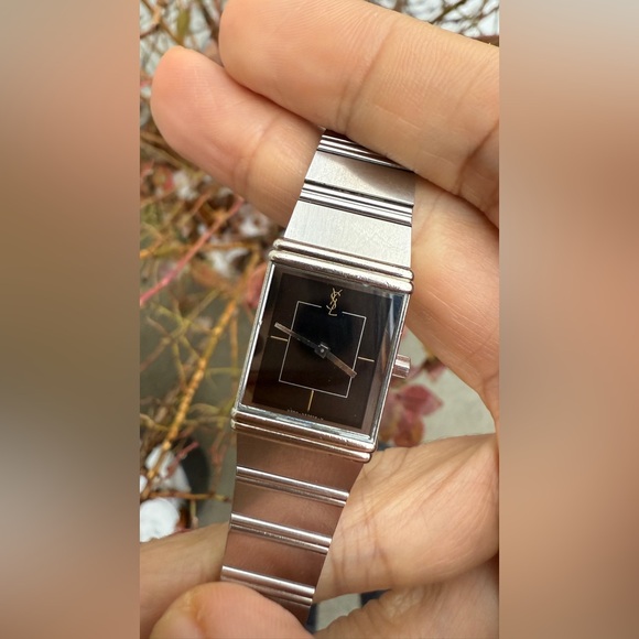 Vintage Yves Saint Laurent (YSL) Quartz Watch
Reference Number: 2200-221362 - Picture 5 of 13
